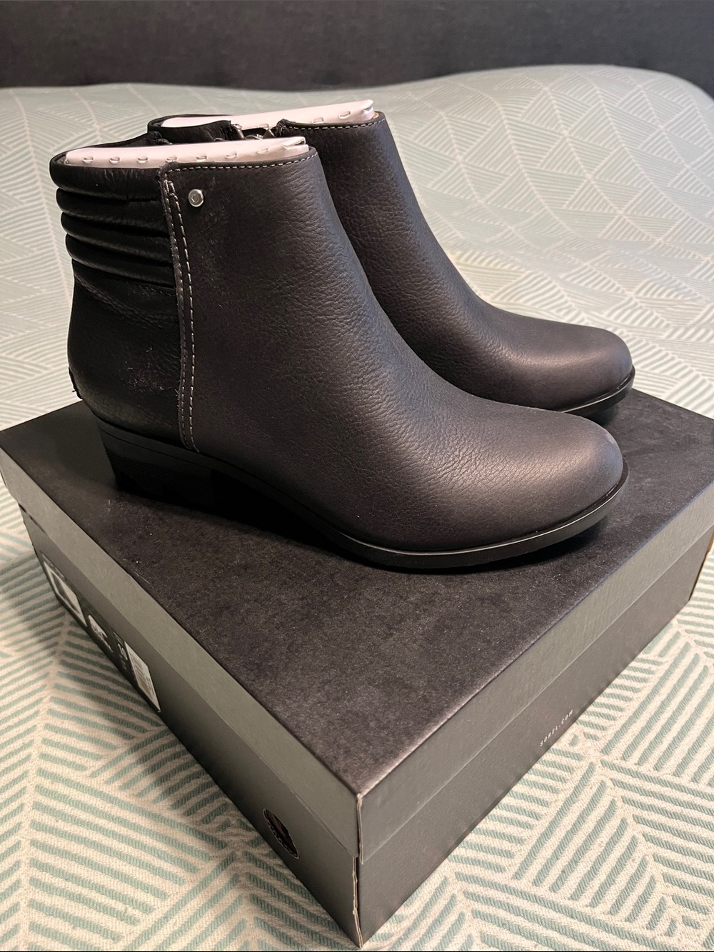 NWT Sorel Danica short boot